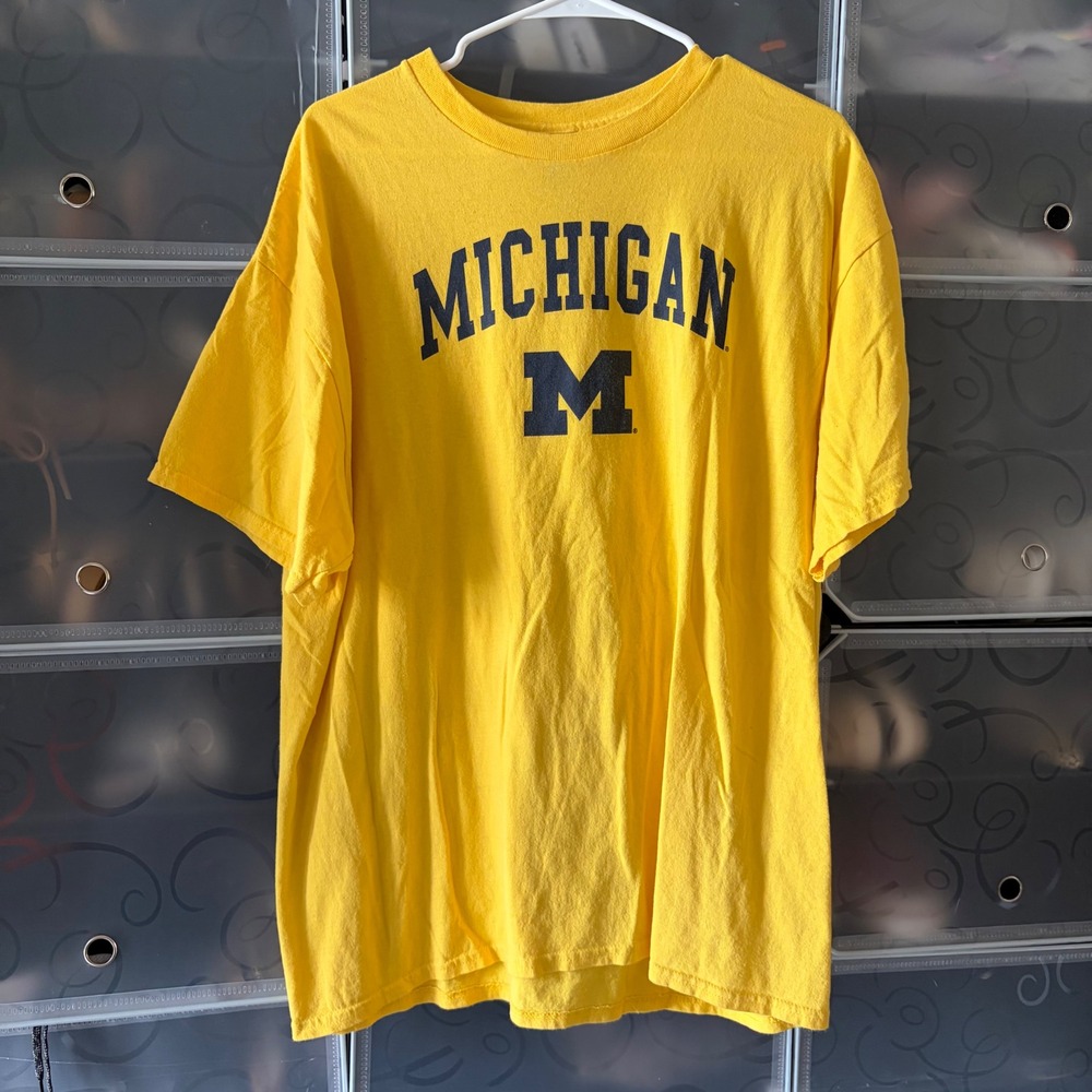 Gildan Michigan Wolverines T-Shirt Mens XL Yellow Short Sleeve Block M Logo Tee
